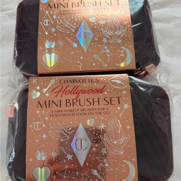 Charlotte Tilbury Velvet Red Brush Set - Picture 2 of 3